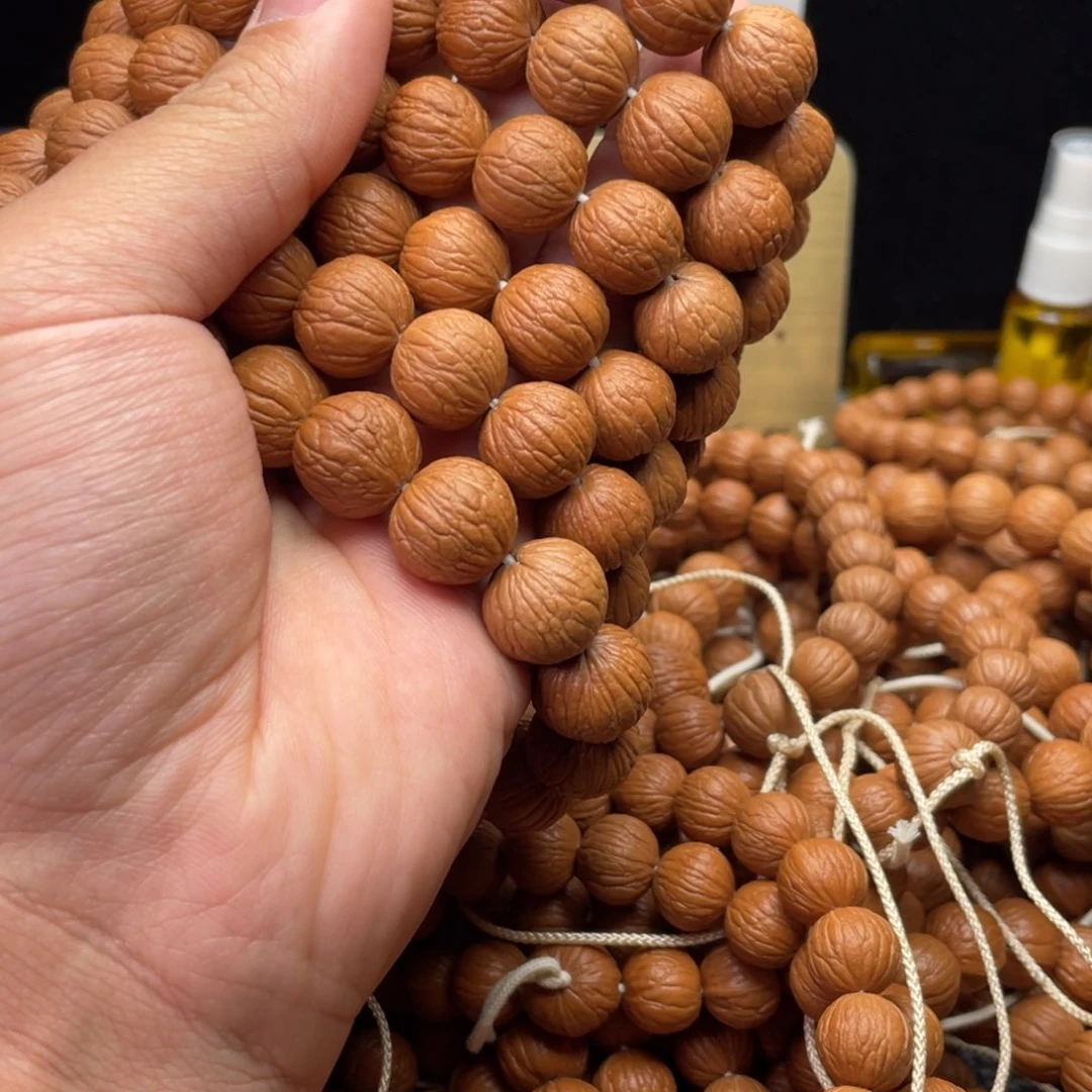 猴头核桃吊坠凤羽