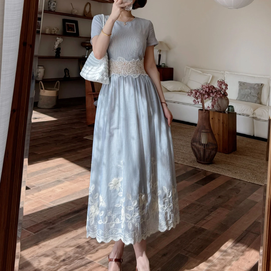 蕾英俊-蔚蓝-夏季韩系圆领蕾丝腰节绣花A摆棉质温柔连衣裙-JF6415
