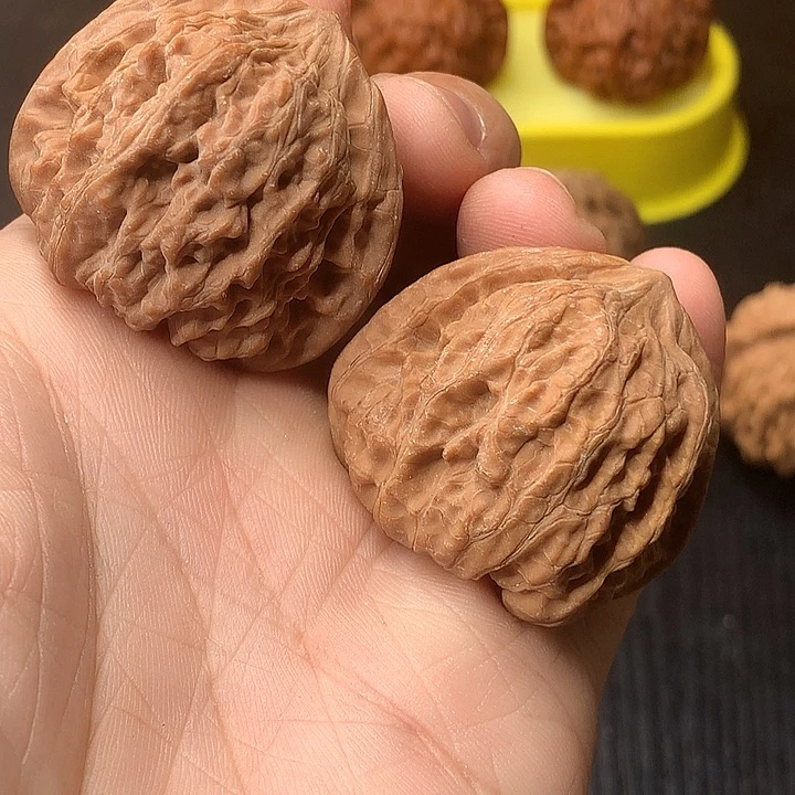 周***清文玩核桃吊坠凹底