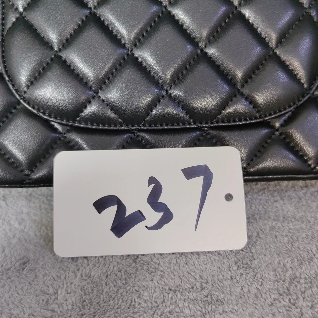 时尚单品237黑色银扣CF咩咩皮包包