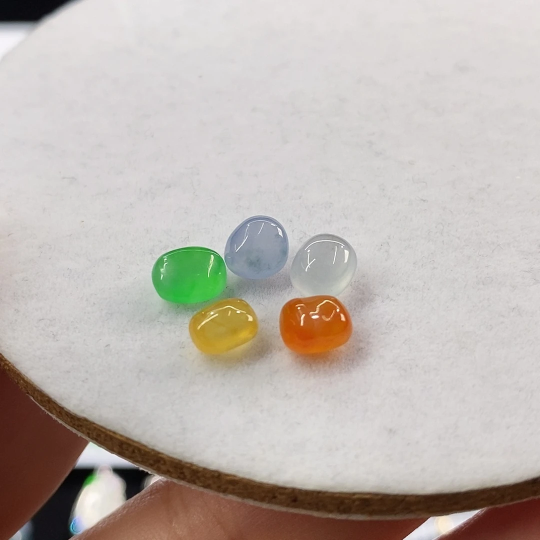 颈饰未镶嵌翡翠高冰随形