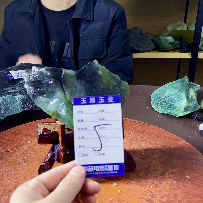 【闪购商品】蛇纹石玉主要未镶嵌C*Q