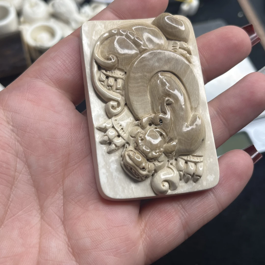 猛犸牙雕刻貔貅特价微咖66.7✖️43.7✖️13mm，40.6克