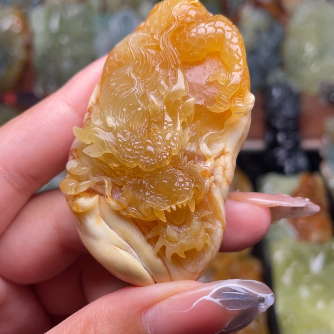 翀***俐蛇纹石玉未镶嵌颈饰
