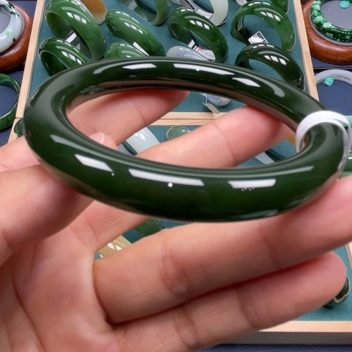 泉***外和田玉手镯未镶嵌