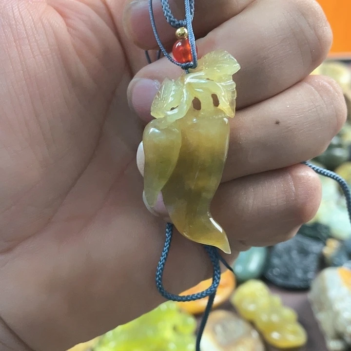 蛇纹石玉颈饰未镶嵌