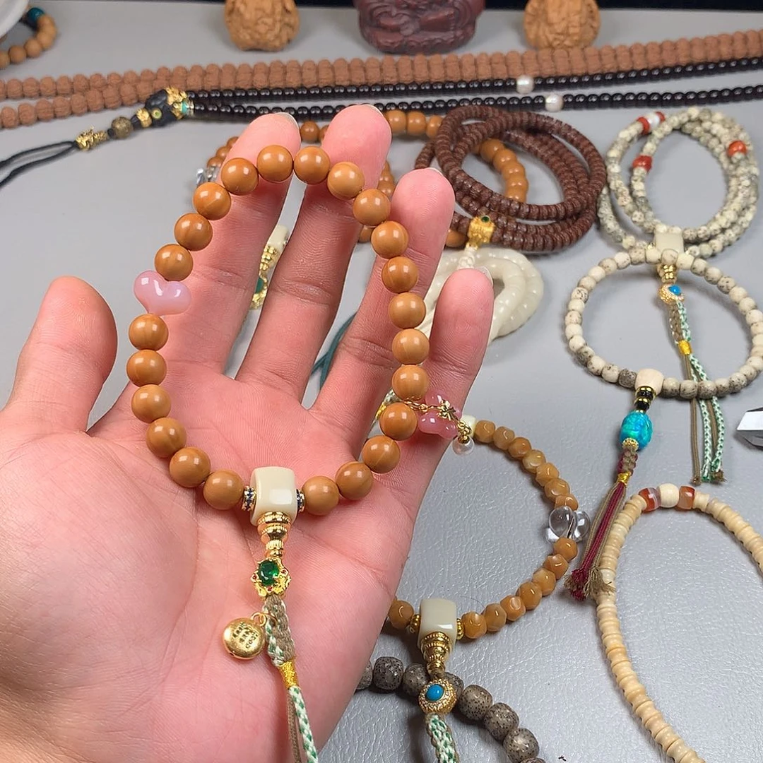 猴头核桃吊坠。。。。。。。。。。