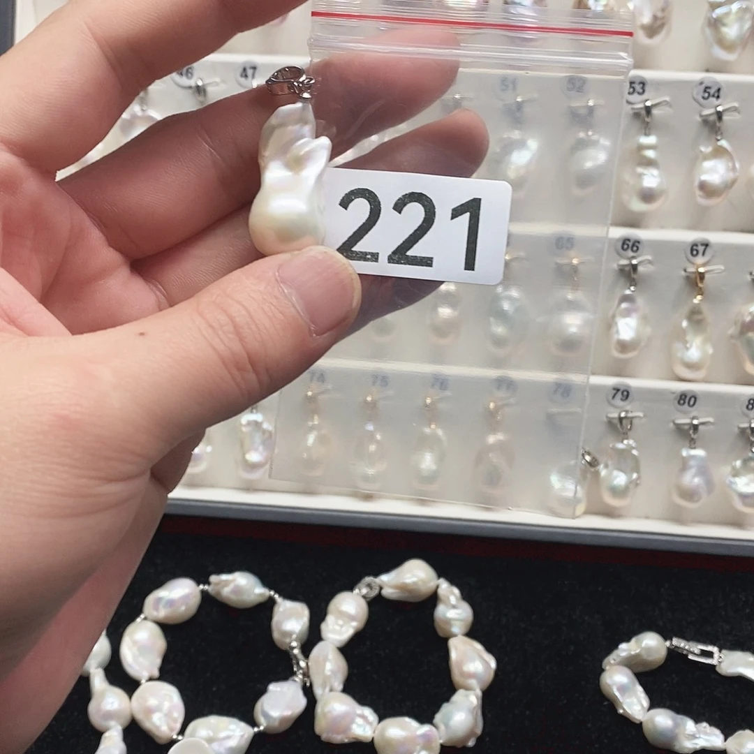 淡水珍珠吊坠(赠链)未镶嵌