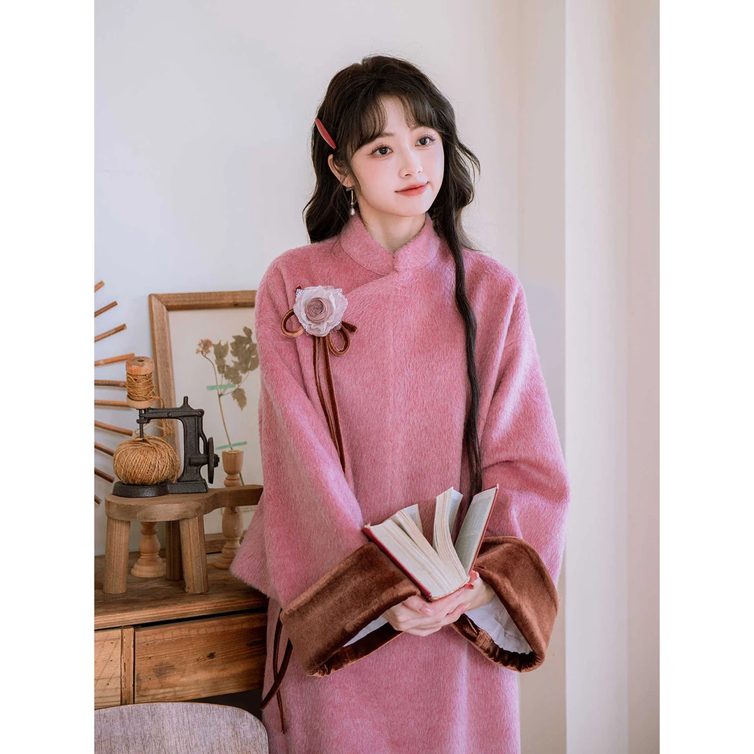 新中式国风套装2025年冬季独特漂亮绝美粉色多巴胺上衣半裙两件套