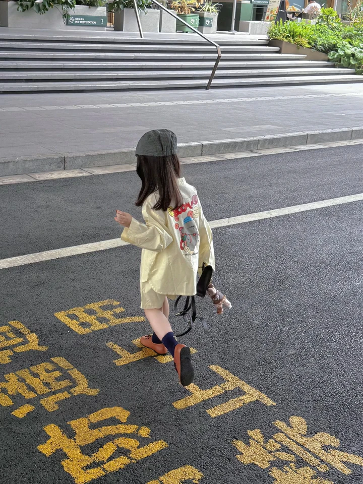 小思家女童2025夏季气质韩版学院风翻领印花衬衫宽松阔腿短裤套装