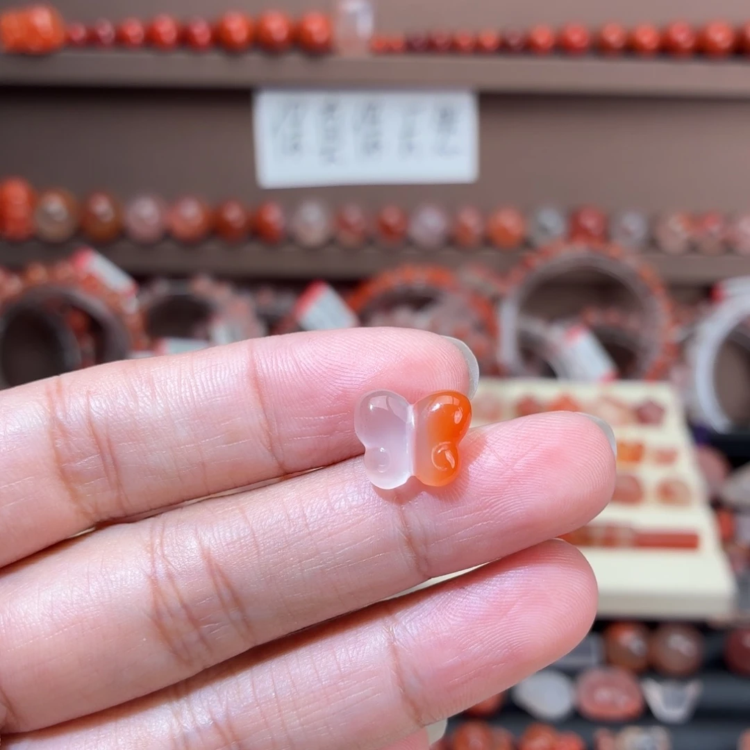 ****️南红玛瑙未镶嵌川料蝴蝶