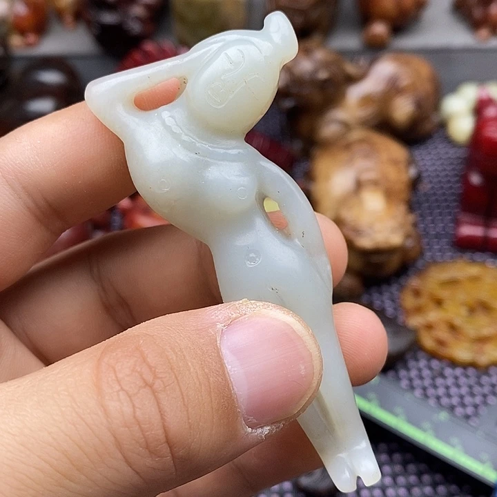 蛇纹石玉未镶嵌颈饰