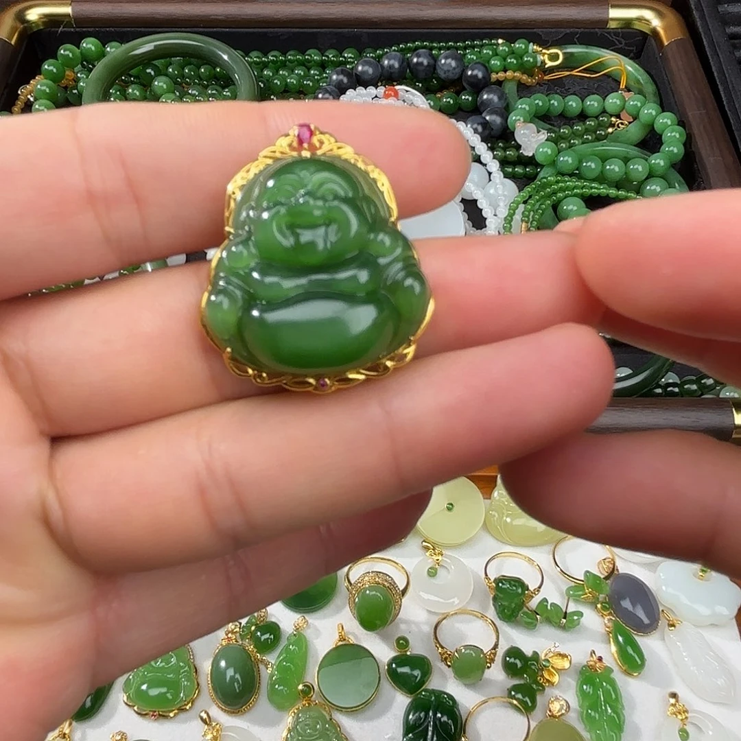 18K金镶嵌和田玉耳饰