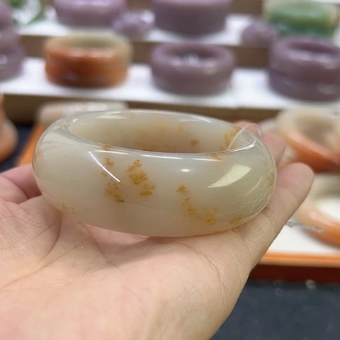 石英岩玉未镶嵌手镯