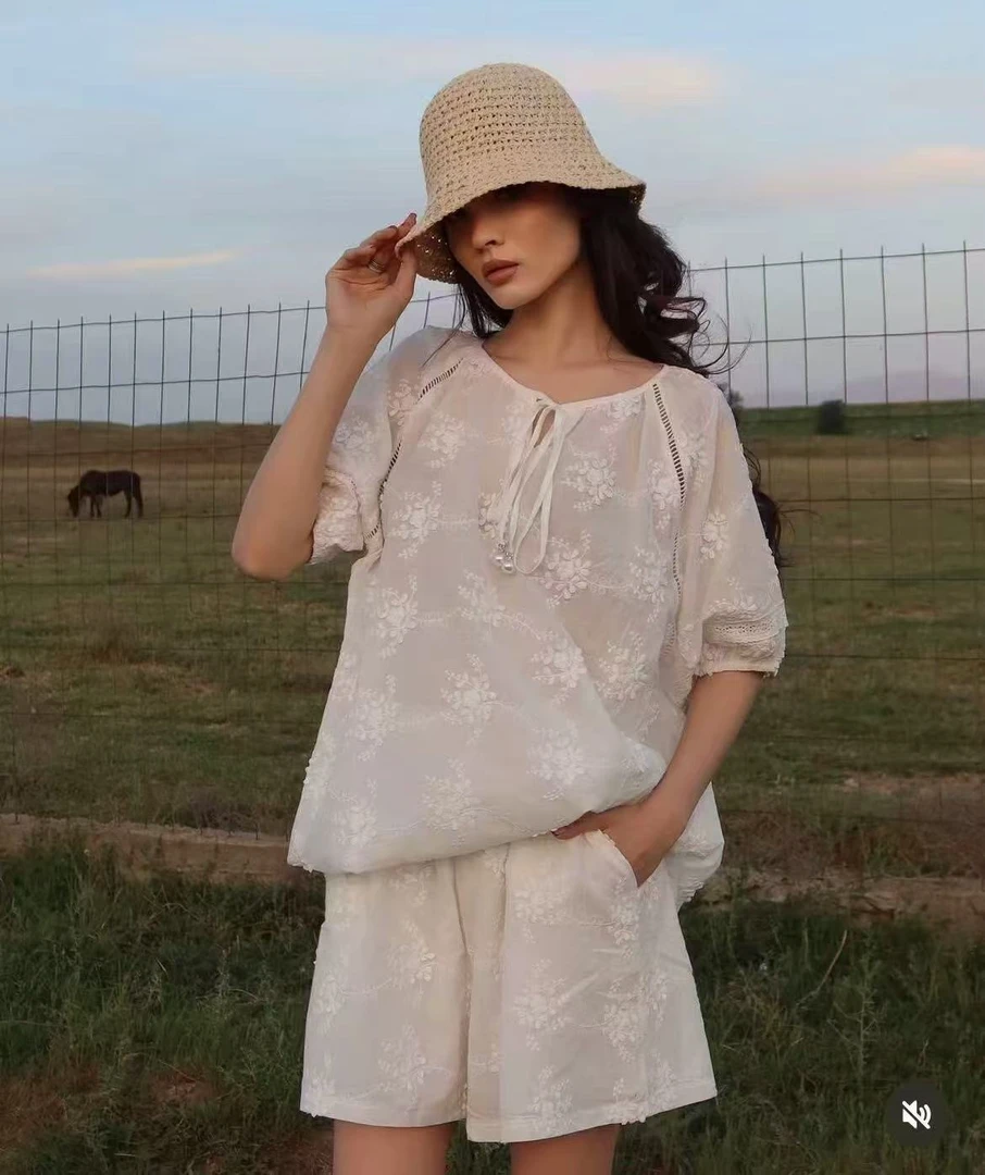 休闲风慵懒风宽松法式镂空时尚白色套装夏季提花极简风上衣