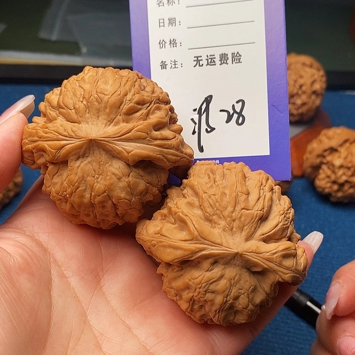 K***航把件文玩核桃文玩核桃龙鼎28