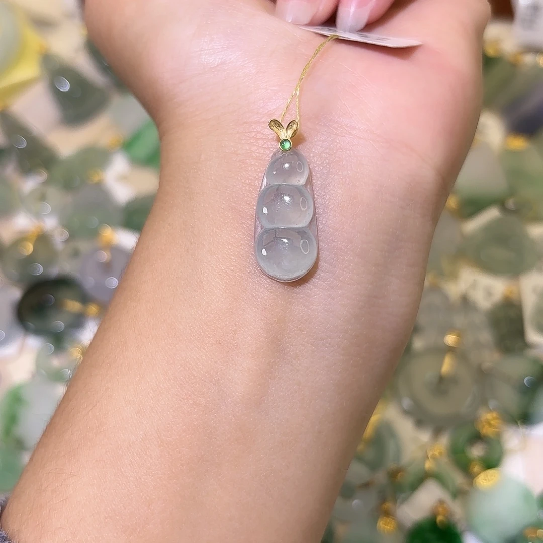 翡翠18K金镶嵌颈饰豆子