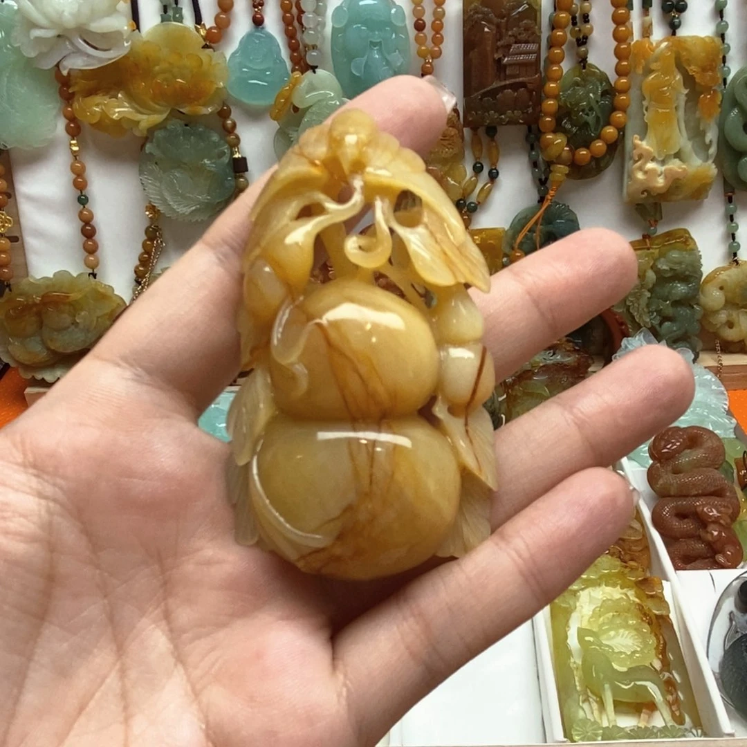 蛇纹石玉颈饰未镶嵌唯**月