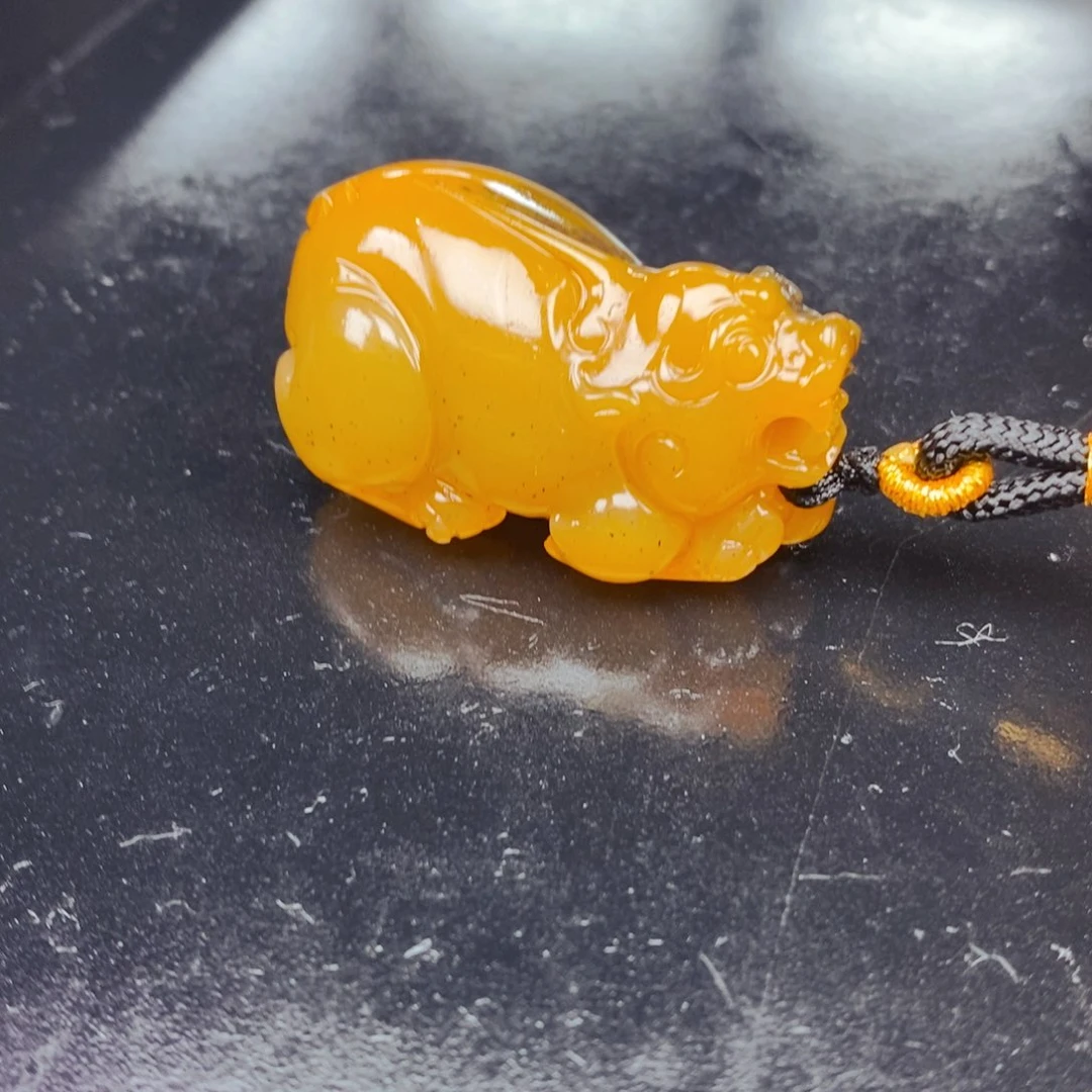 石英质玉（黄龙玉）未镶嵌颈饰
