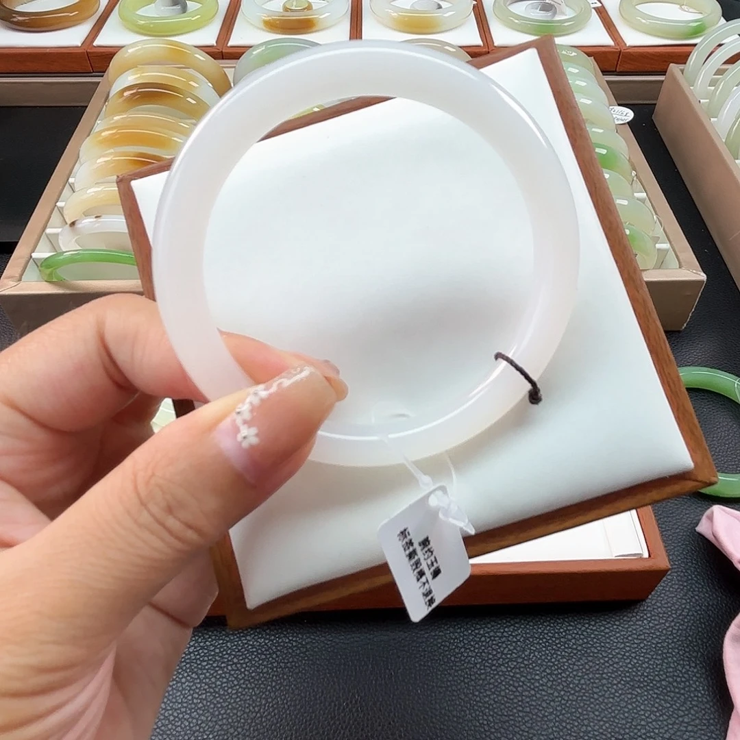 和田玉手镯未镶嵌56