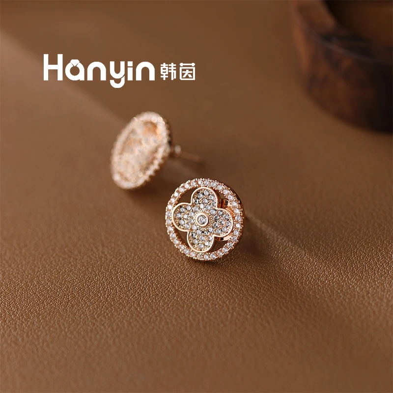 铜合金合成锆石耳饰 925银针镂空满微镶AB款四叶草圆牌耳钉AAA