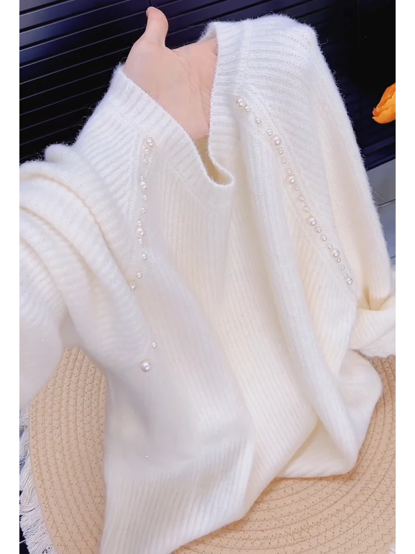 慵懒风超好看白色圆领针织衫女秋冬2025新款洋气重工钉珠小衫毛衣