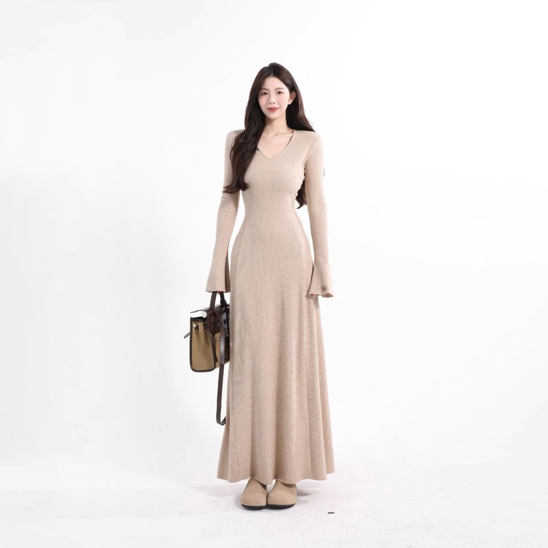 小个子高级感黑色针织连衣裙子辣妹纯欲风秋冬季大衣内搭打底长裙