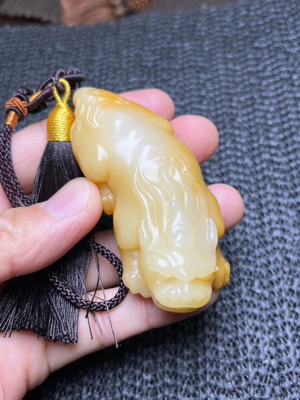 林荣果刻芙蓉手把件