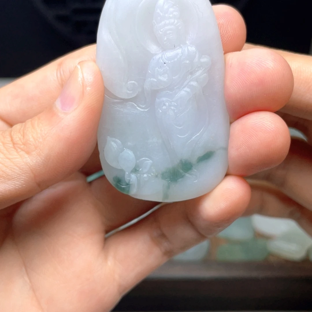 定制翡翠未镶嵌自在观音