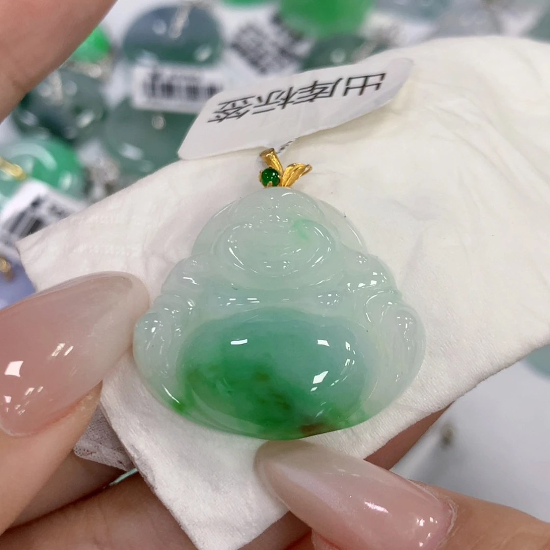 颈饰18K金镶嵌翡翠