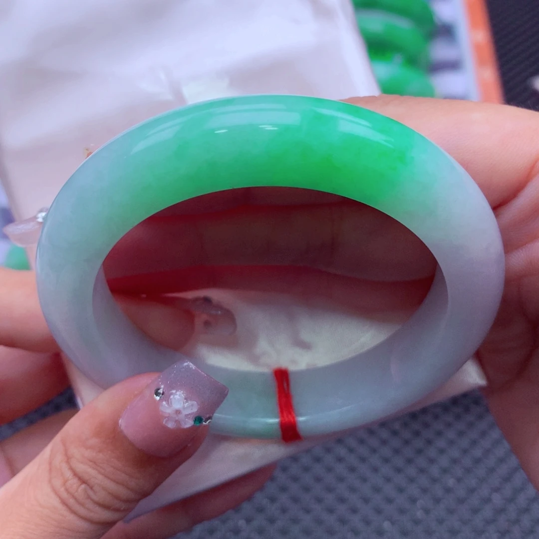 贝***贝翡翠未镶嵌手镯56圈口