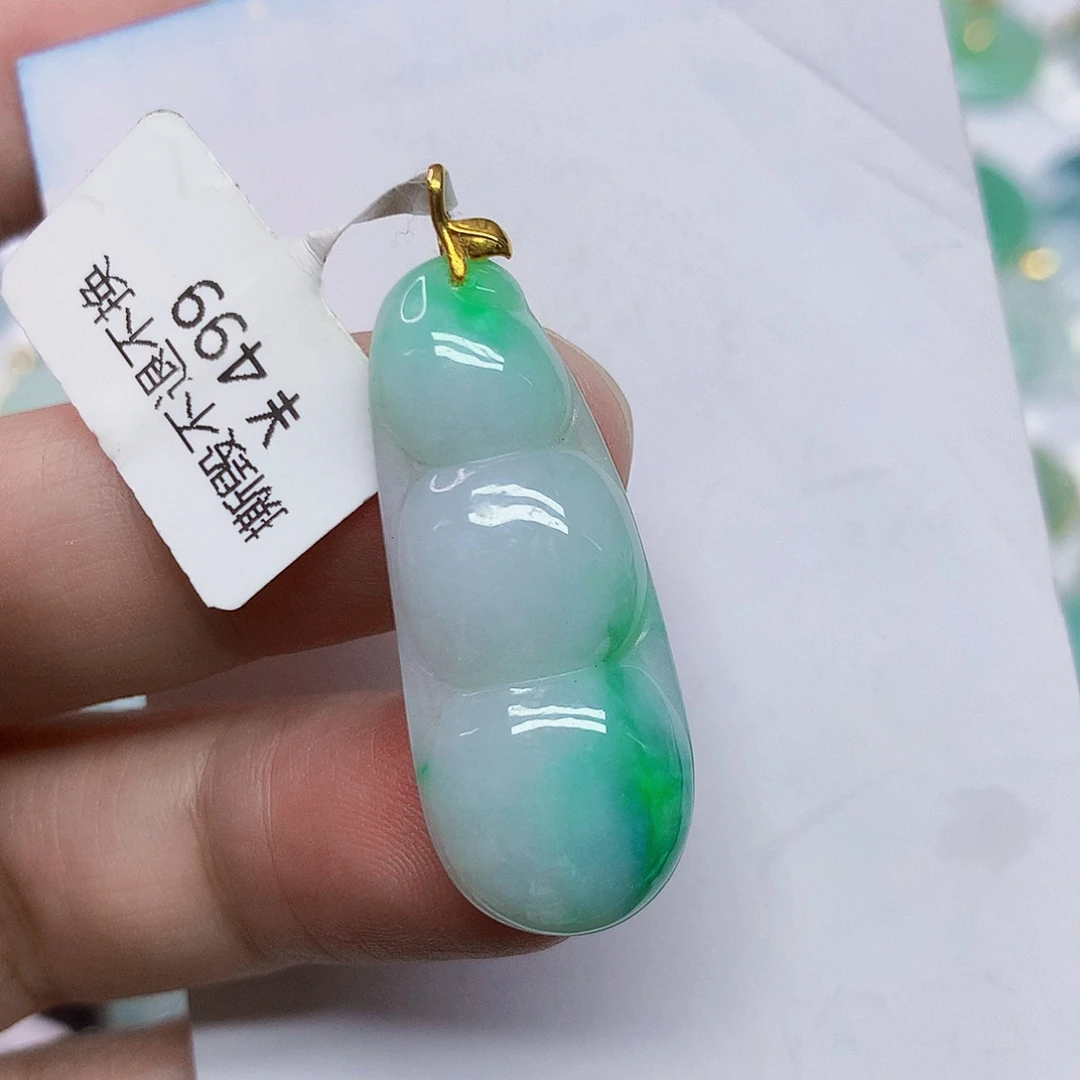 颈饰18K金镶嵌翡翠豆子