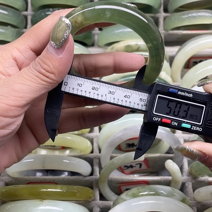 蛇纹石玉未镶嵌手镯355