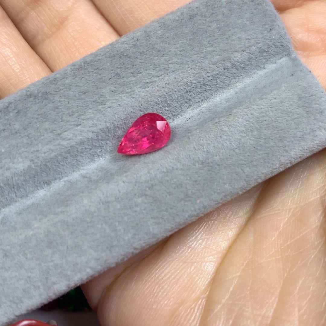 尖晶石裸石未镶嵌1.69ct马亨盖