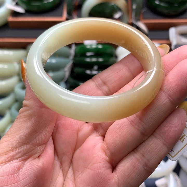 【闪购商品】未镶嵌手镯和田玉