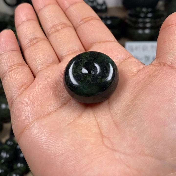 未镶嵌蛇纹石玉颈饰s***f藏玉药王石平安扣