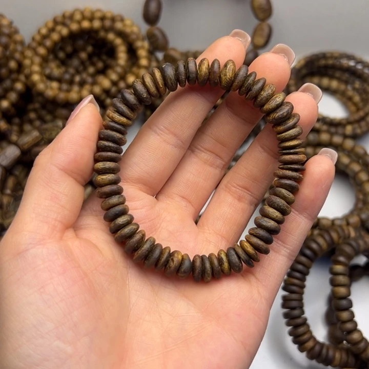 j***n沉香沉香碎屑种植奇楠陆河沉水浮10.6克