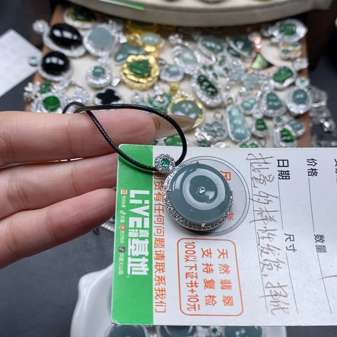 翡翠颈饰未镶嵌翡翠