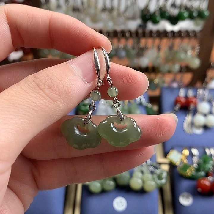 和田玉银S925镶嵌耳饰如意锁湖水绿