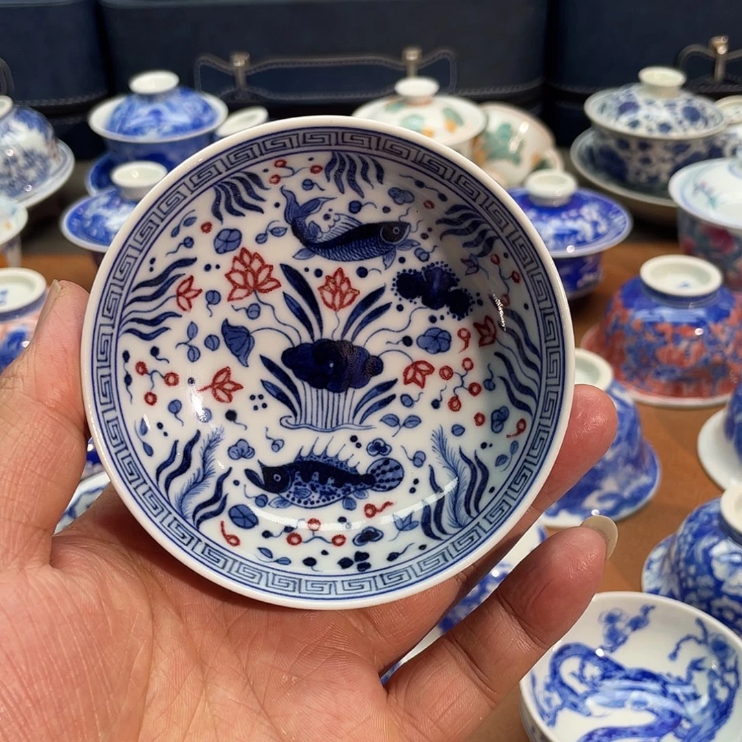 满绘青花釉里红鱼藻纹 普洱杯