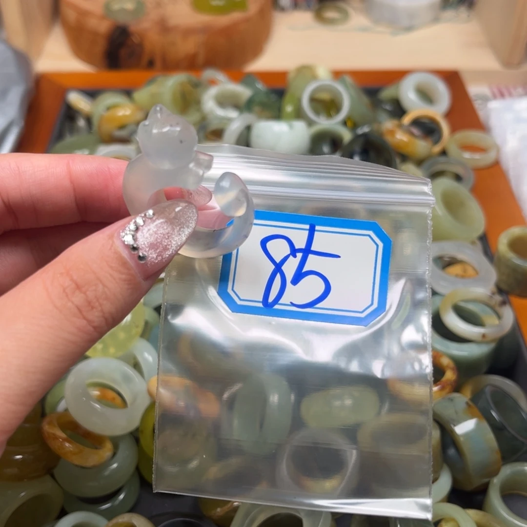 小***珠蛇纹石玉未镶嵌珠宝奇石
