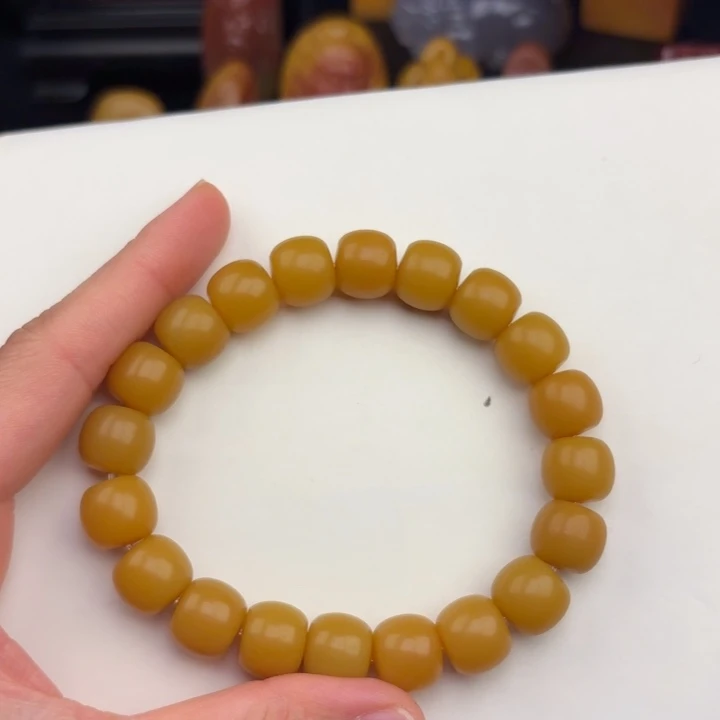 Q***.未镶嵌黄蜡石挂件石英质玉