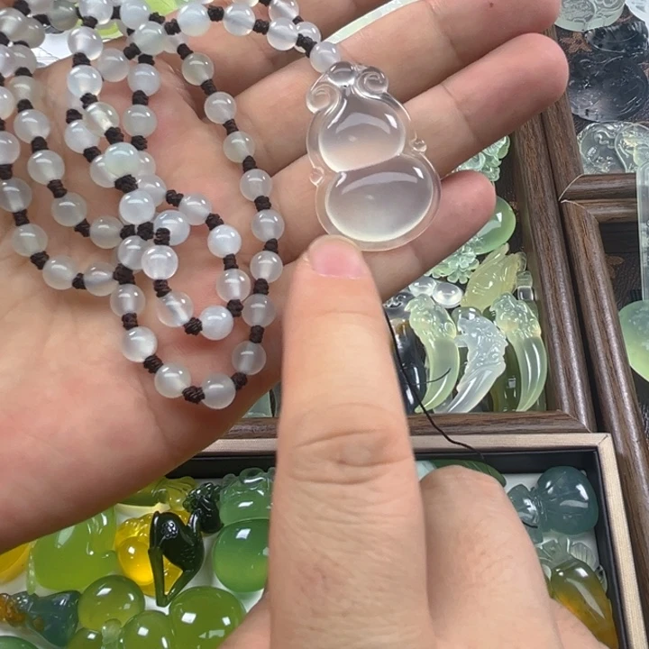 岫玉未镶嵌吊坠(不含链)黑**中