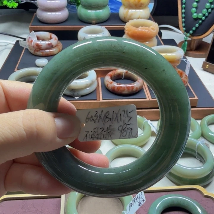 石英质玉未镶嵌手镯