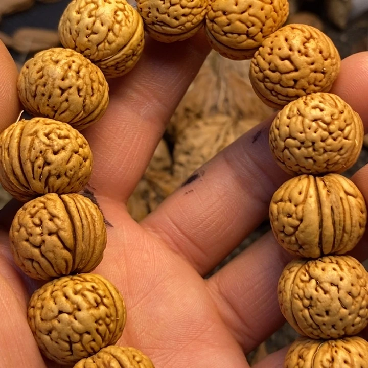 W***顺吊坠文玩核桃娜姐15