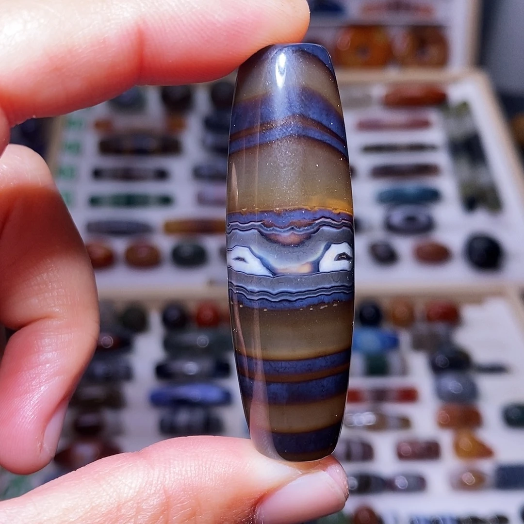 琥珀未镶嵌吊坠……..