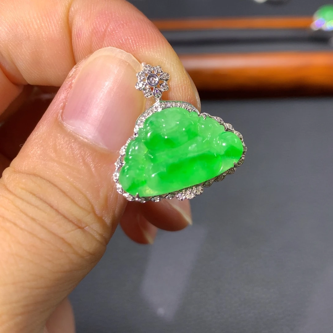 翡翠18K金镶嵌颈饰翡翠