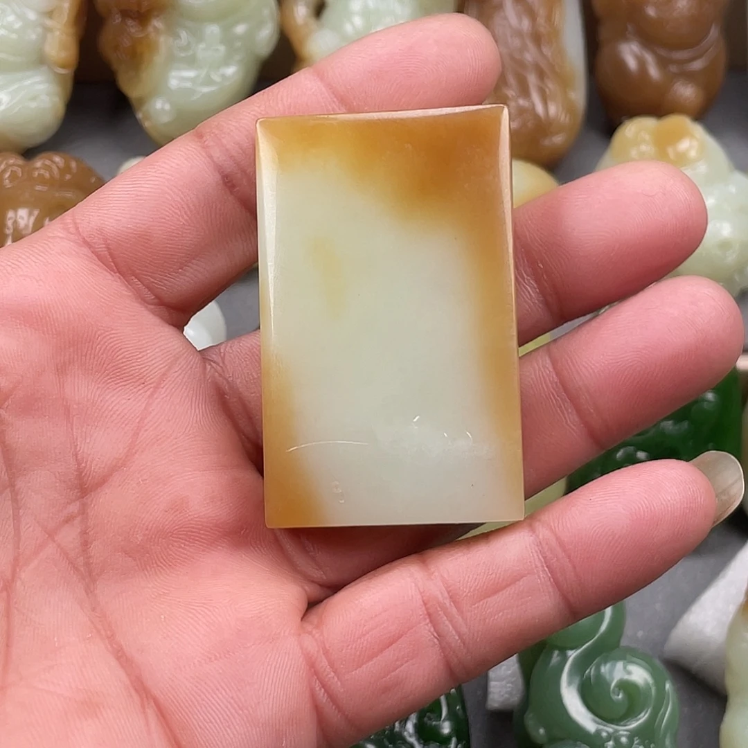 夏***明和田玉未镶嵌颈饰