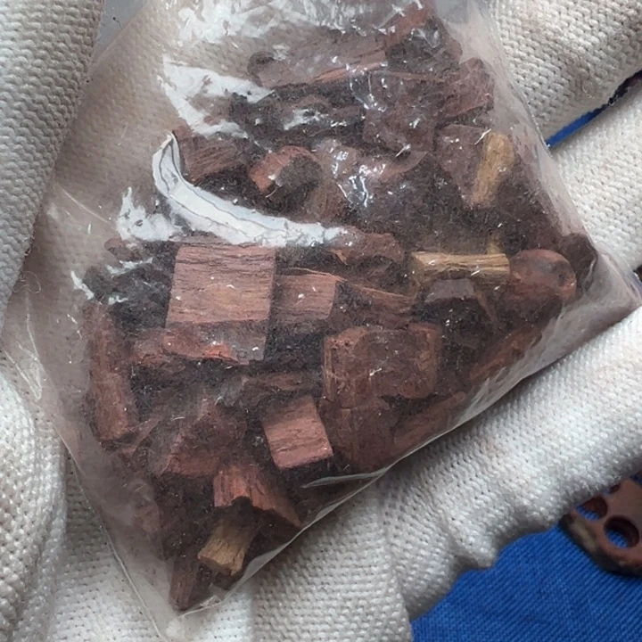 花梨木类红降碎料小米粒（10g）