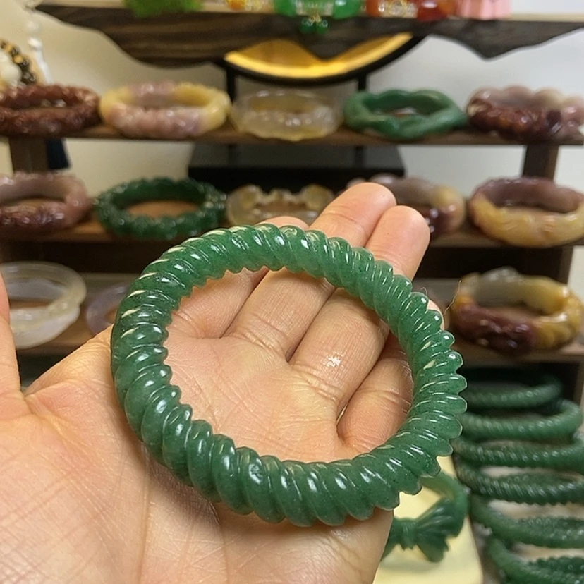 【闪购商品】石英质玉手镯未镶嵌莎*